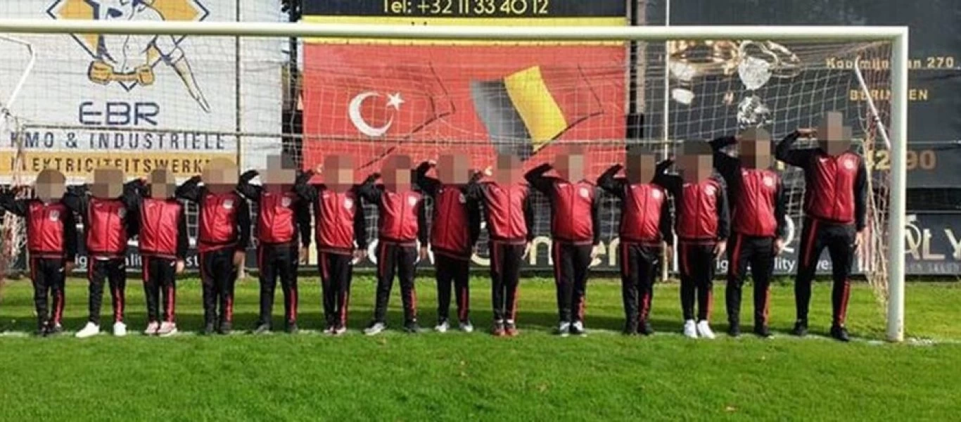 Βέλγιο: Ασταμάτητοι οι Τούρκοι - Παίχτες σε αγώνα της Κ10 χαιρετούν με τον στρατιωτικό χαιρετισμό (βίντεο - φώτο)